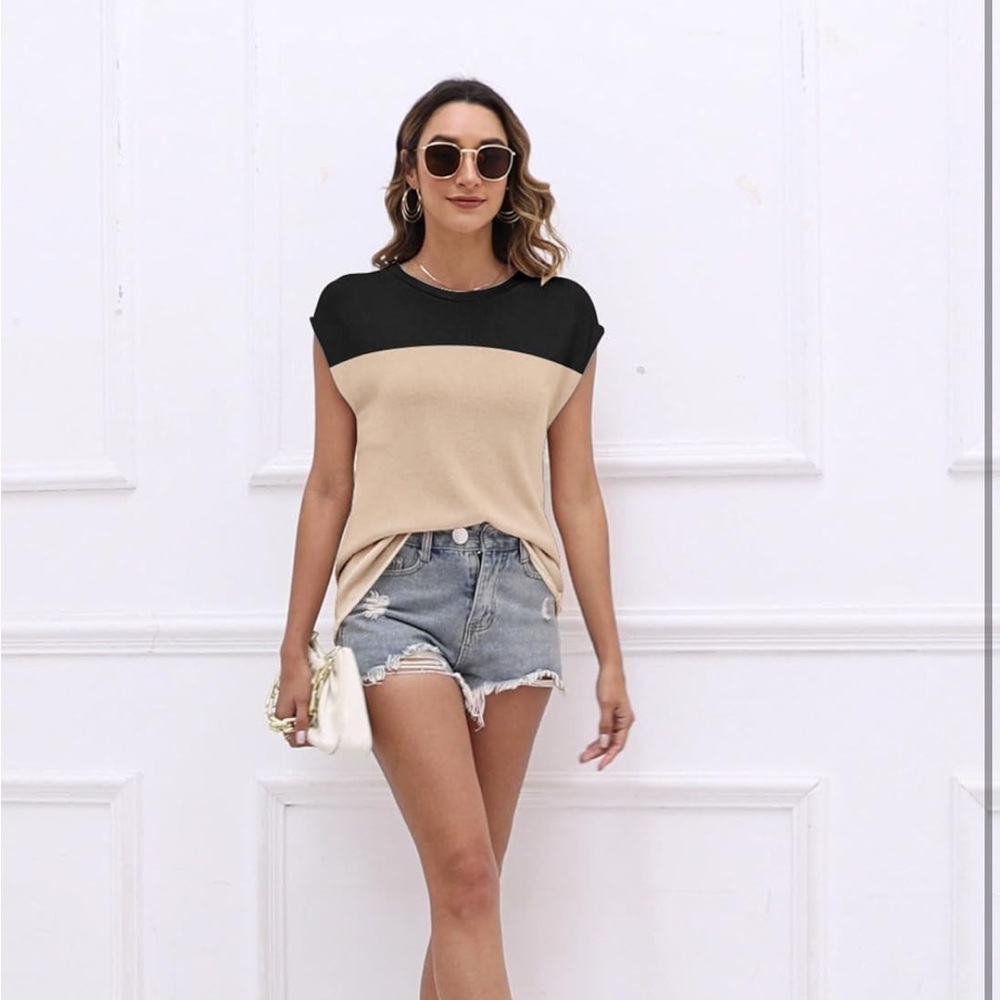 Colorblock Top ✨NWT✨ - Picture 5 of 5